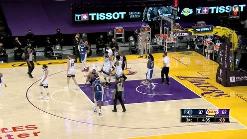 【NBA集錦】得分手到擒來 詹姆斯外線自信三分一發(fā)入魂