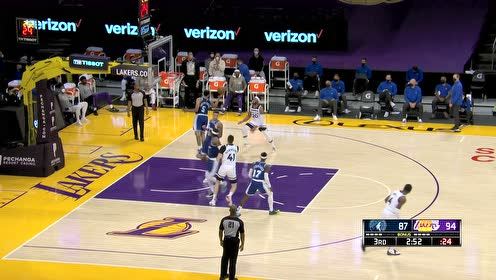 【NBA集錦】一出好戲！施羅德晃過防守配合哈雷爾突破上籃