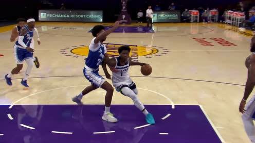 【NBA集錦】愛德華茲閃轉(zhuǎn)騰挪連過3人 信手上籃若白云出岫