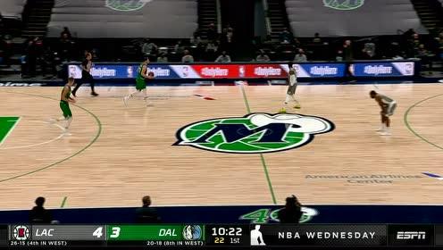 【NBA集錦】萊昂納德走步嫌疑 東契奇放棄防守被補(bǔ)扣對(duì)裁判發(fā)泄不滿