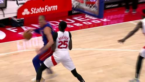 【NBA集錦】布歇暴力隔扣 普拉姆利立刻單吃布歇強勢還擊