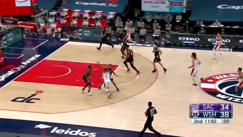【NBA集锦】这是想冲击一波五大囧? 韦少鹰击长空竟然扣飞