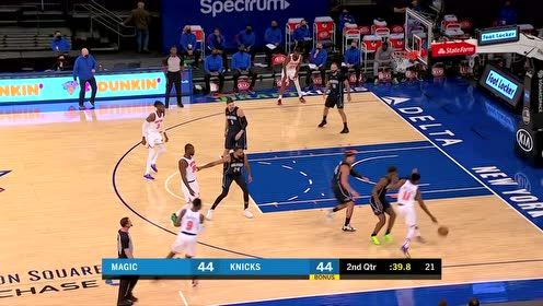 【NBA集锦】扣篮王的腰腹力量真是强!戈登肌肉激烈碰撞依然后仰命中