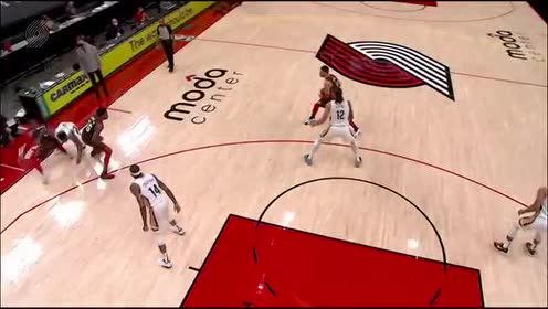 【NBA集锦】年轻人不讲武德！布莱德索“袭击”琼斯敏感部位被吹一级恶意犯规