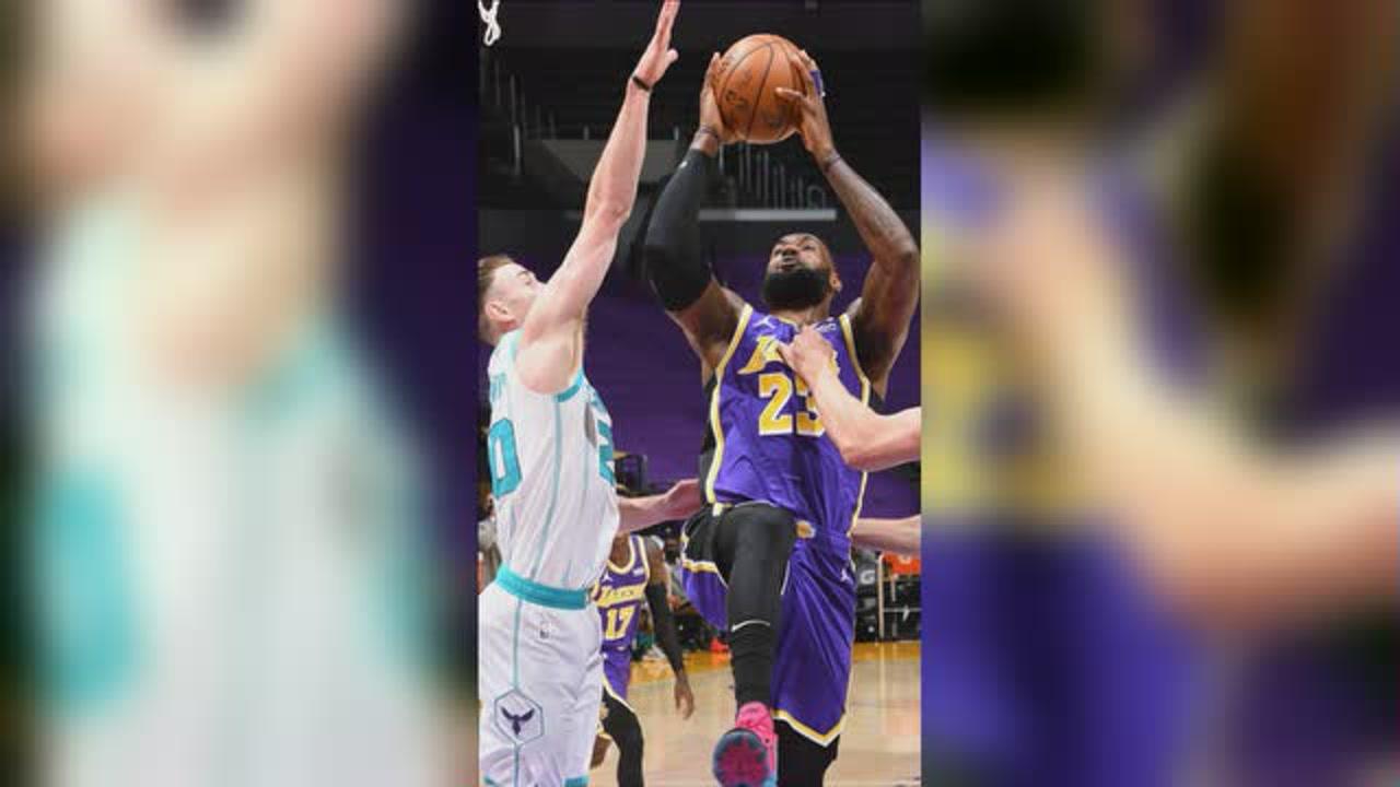 【NBA集锦】36岁？18岁吧！当詹姆斯拿球快攻 对手的心就是崩溃的
