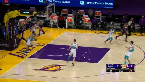 【NBA集锦】詹姆斯反击转陀螺单挑3人 得分就是这么轻轻松松