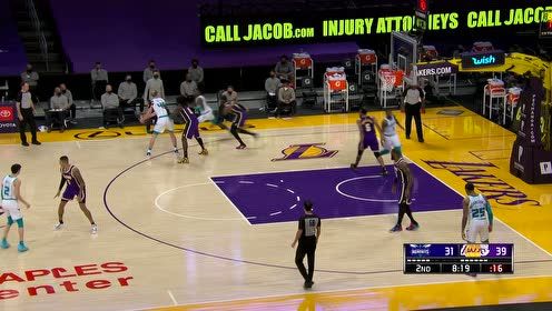 【NBA集锦】詹姆斯今天扣爽了！反击双臂炸筐场下同小老弟库兹马庆贺