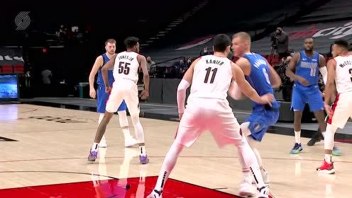 【NBA集锦】视防守如无物 利拉德刚过半场就扔三分还能打板进了