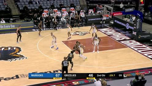 【NBA集錦】隔扣不成？沒(méi)關(guān)系！莫蘭特節(jié)末又貢獻(xiàn)360雜耍上籃引驚呼
