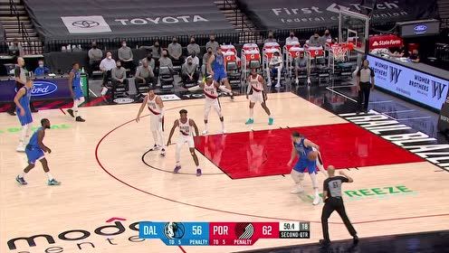 【NBA集锦】领袖间的对位 东契奇低位大吃小利拉德给波神打个样