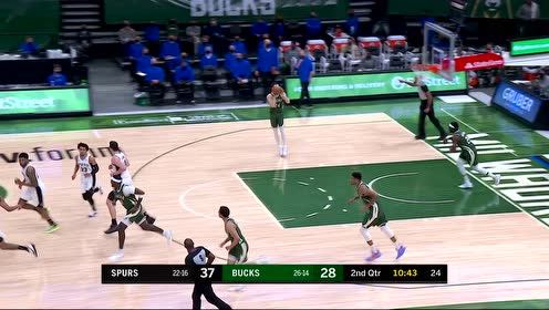 【NBA集锦】任你怎么防!字母哥递手霍乐迪虚晃一枪出手命中