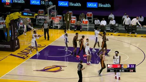 【NBA集錦】少俠好身手！特雷楊見縫插針直殺腹地勾手上籃