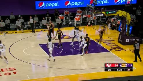 【NBA集錦】施羅德死亡纏繞鬼手搶斷 哈雷爾平地驚雷雙臂暴扣虐筐