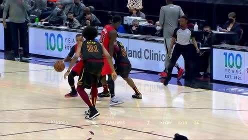 【NBA集锦】奥科罗抢断助攻 塞克斯顿反击暴扣一骑绝尘