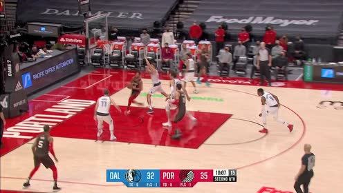 【NBA集錦】今天手感熱得狠！胖奇奇超遠三分彎弓射大雕