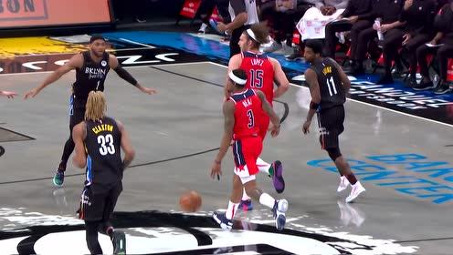【NBA集锦】比尔声东击西 吸引火力助攻洛佩兹暴力炸框