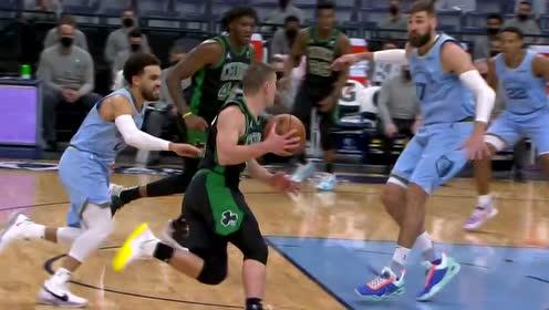【NBA集錦】普理查德巧妙助攻 羅威平地驚雷暴扣得手