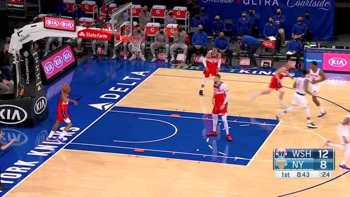 【NBA集錦】投籃不進也不慌 萊恩滑翔補扣雙臂掛筐