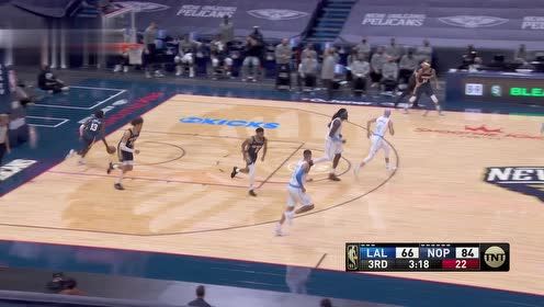 【NBA集錦】看著都覺得疼！卡魯索飛身救球頭撞廣告牌