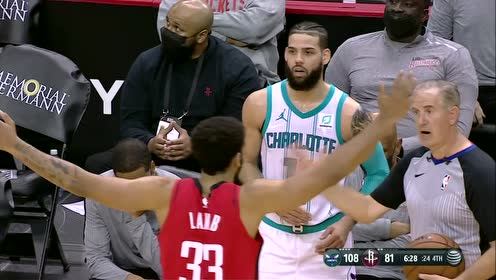 【NBA集锦】火箭大比分落后 沃尔场边休息目光呆滞