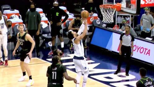 【NBA集锦】不喜欢绕弯子!布伦森横冲直撞单挑上篮打成2+1