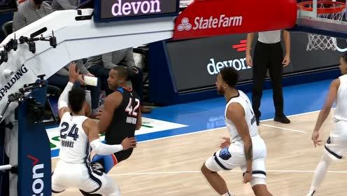【NBA集锦】任你怎么防！霍福德无视夹击妙传布朗篮下暴扣
