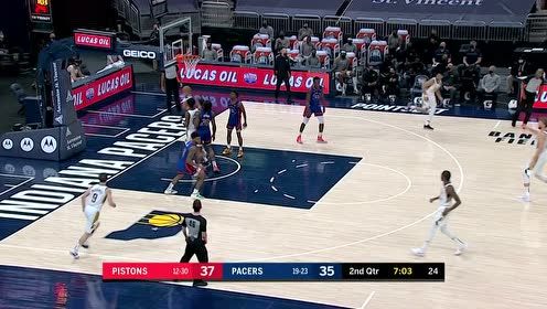 【NBA集锦】勒维尔踏雪无痕化解防御 凌空起投取分真稳
