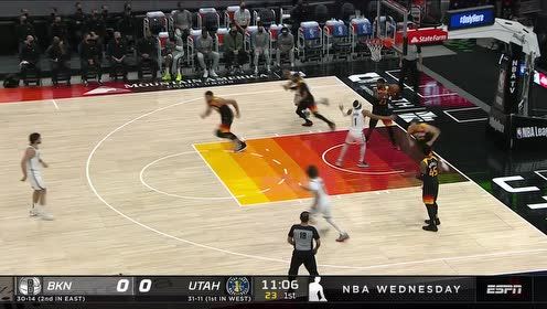 【NBA集锦】打工人的悠闲生活 米切尔三分狂飙哈登场边淡定吃糖