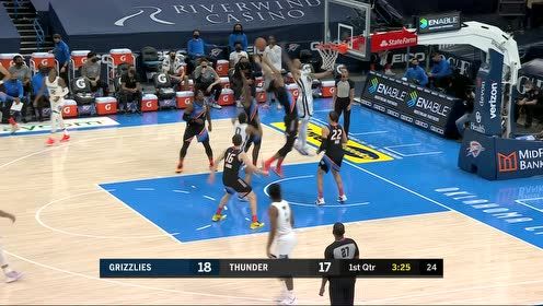 【NBA集锦】这波操作真是骚！多尔特回头望月助飞布朗轻松暴扣