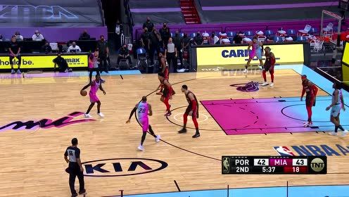 【NBA集錦】看我大鵬展翅！斯特魯斯空接妙傳阿丘瓦單臂砸扣