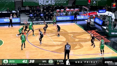 【NBA集锦】问题不大!米德尔顿场边蹬自行车保持身体热度