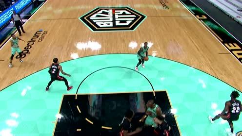 【NBA集錦】一頓風騷運球把所有人晃暈 羅齊爾無人防守中距離命中