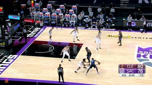 【NBA集锦】假动作+后撤步结合的不错 福克斯三分出手正中靶心