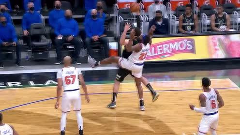 【NBA集锦】刚复出又受伤 米切尔罗宾逊右脚骨折返回更衣室