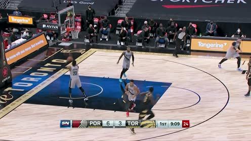 【NBA集锦】利拉德风送轻舟助攻努尔基奇 凌空起投取分真稳