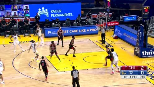 【NBA集锦】进攻非常流畅!库里三分出手一箭穿心