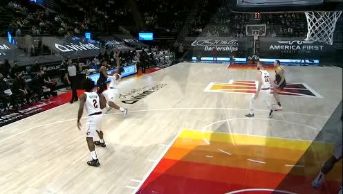 【NBA集锦】前路一马平川 米切尔脚踩祥云过掉防守双臂暴扣虐筐