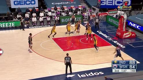 【NBA集錦】這樣的威少你怎能不愛？慶祝動作還沒做完直接搶斷對手發(fā)球