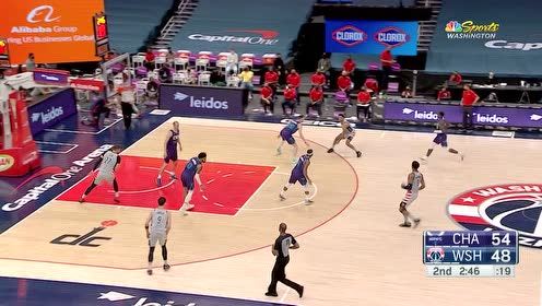 【NBA集锦】你怕是瞧不起我？威少三分线接球就扔全员目送