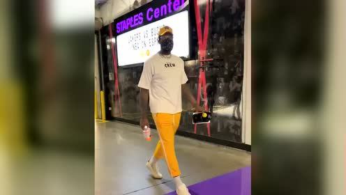 【NBA集锦】这就是洛杉矶的镁光灯 庄神首次入场闪光灯犹如星光大道