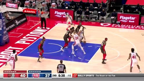 【NBA集錦】搶斷反擊雙龍出海 瓜哥跟進(jìn)反擊上籃穩(wěn)穩(wěn)命中