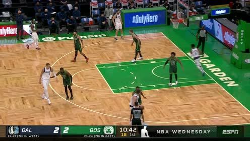 【NBA集錦】靠自己解決問題 東契奇背身單打單手翻身跳投
