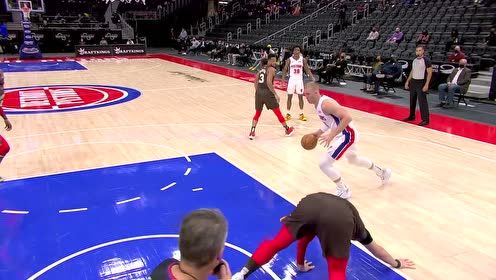 【NBA集錦】大兄弟你演我？普拉姆利頂飛努爾基奇內(nèi)線暴扣