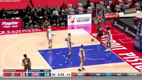 【NBA集錦】利指導(dǎo)彩虹連線貫穿全場(chǎng) 瓜哥前場(chǎng)接球雙臂炸筐