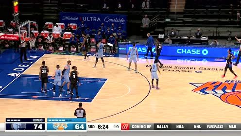 【2021年04月10日 灰熊vs尼克斯集锦】怎么都能进 瓦蓝内线强起完成补篮