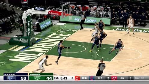 【2021年04月18日 灰熊vs雄鹿集锦】这波预判稳得一匹!琼斯截球妙传狄龙反击2+1打成