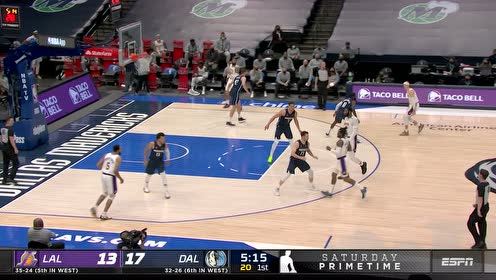【2021年04月25日 湖人vs独行侠集锦】管你是谁！卡鲁索连线麦克勒莫火热三分颜射胖奇奇
