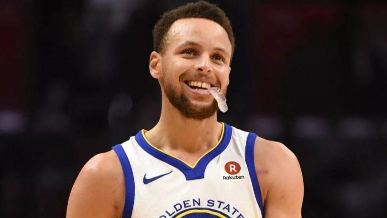 【2021年04月28日 独行侠vs勇士集锦】超远三分超越哈登!库里一周十佳球:屡秀神仙球+1V3背运戏耍