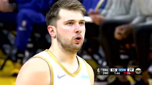 【2021年04月28日 独行侠vs勇士集锦】就是防不住 东契奇失衡投篮完成2+1