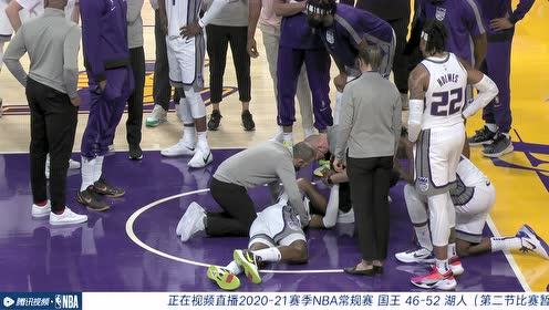 【2021年05月01日 國(guó)王vs湖人集錦】賽場(chǎng)再次意外情況突發(fā) 梅圖凌空重重摔下難以站起